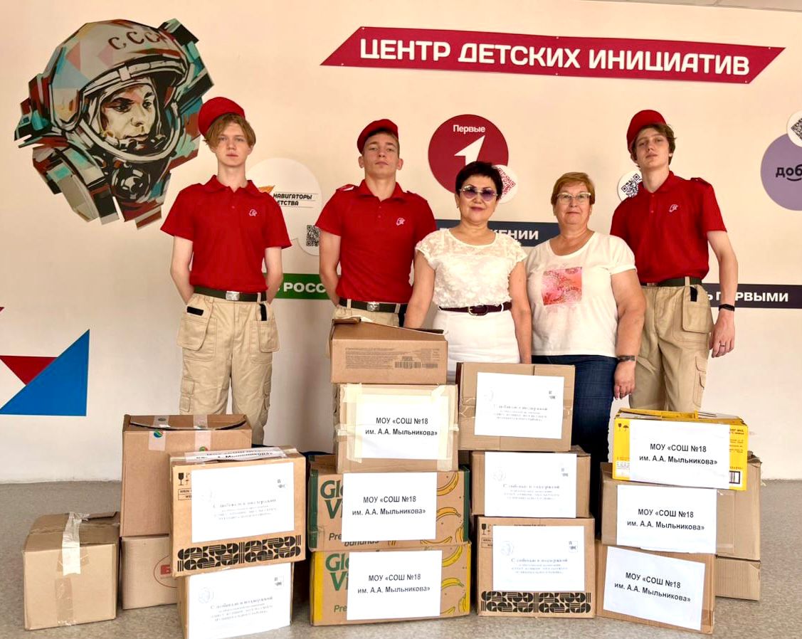 Энгельсские активистки присоединились к сбору гуманитарной помощи военнослужащим.