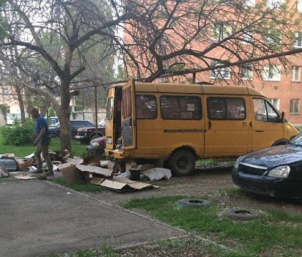 В Энгельсе подписано постановление, предоставляющее правовые основания эвакуировать бесхозный транспорт.