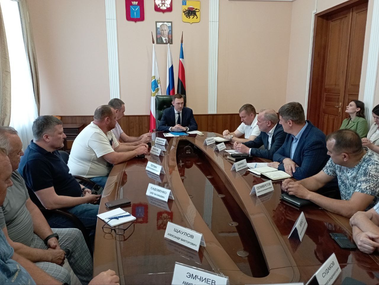 Максим Леонов провёл встречу с перевозчиками.