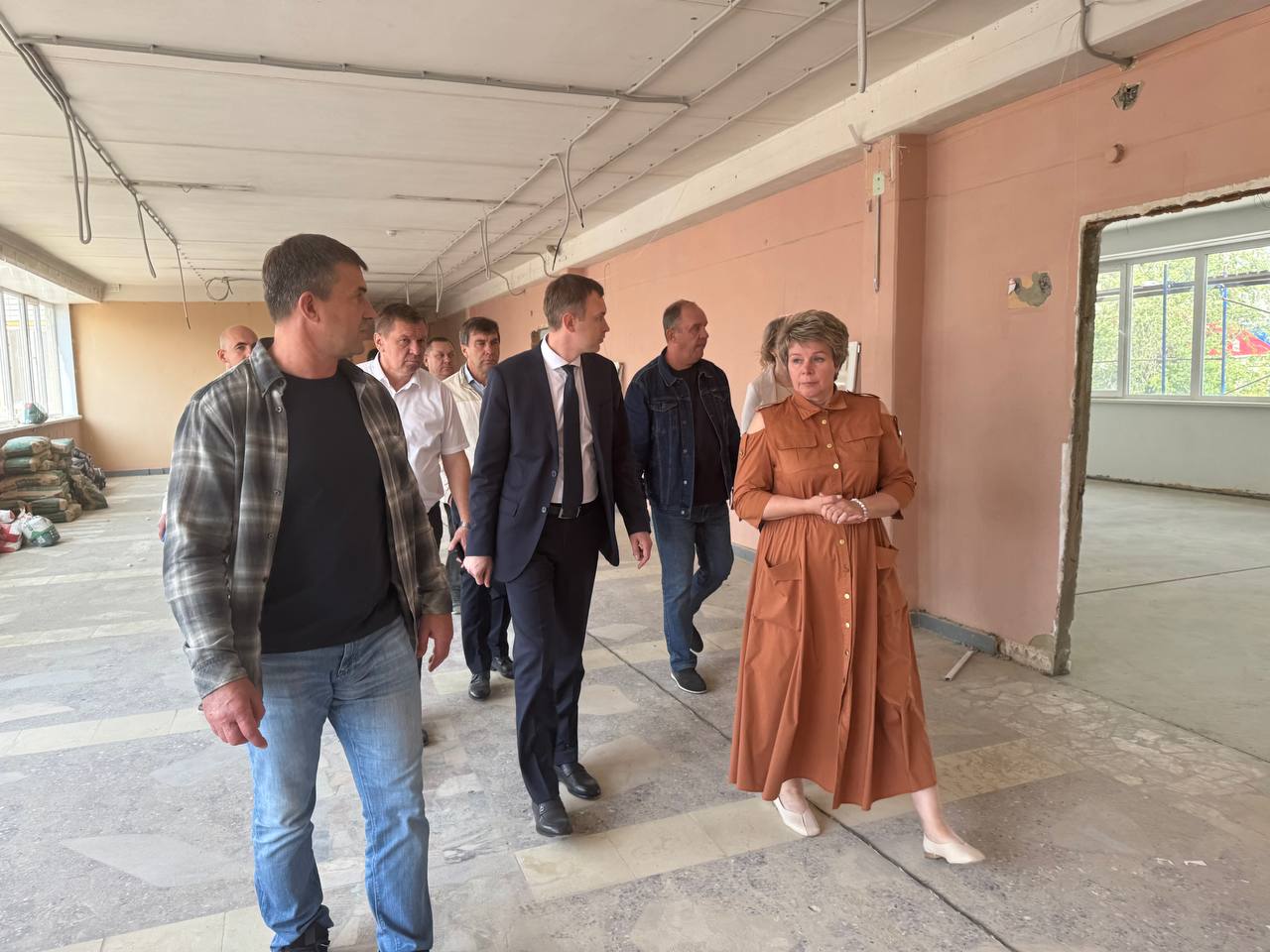 Максим Леонов проинспектировал ход ремонта школы &quot;Патриот&quot;.