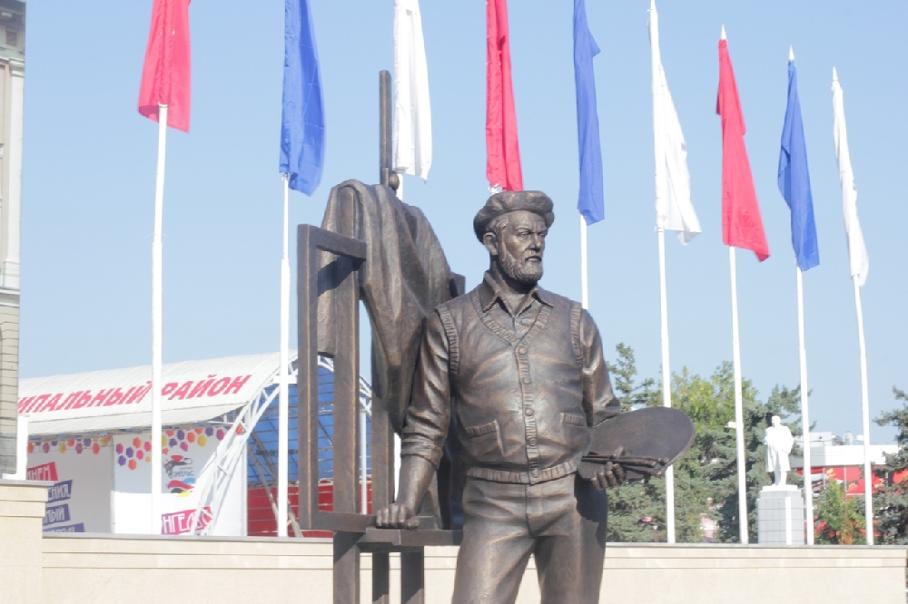 Памятник А.А.Мыльникову.
