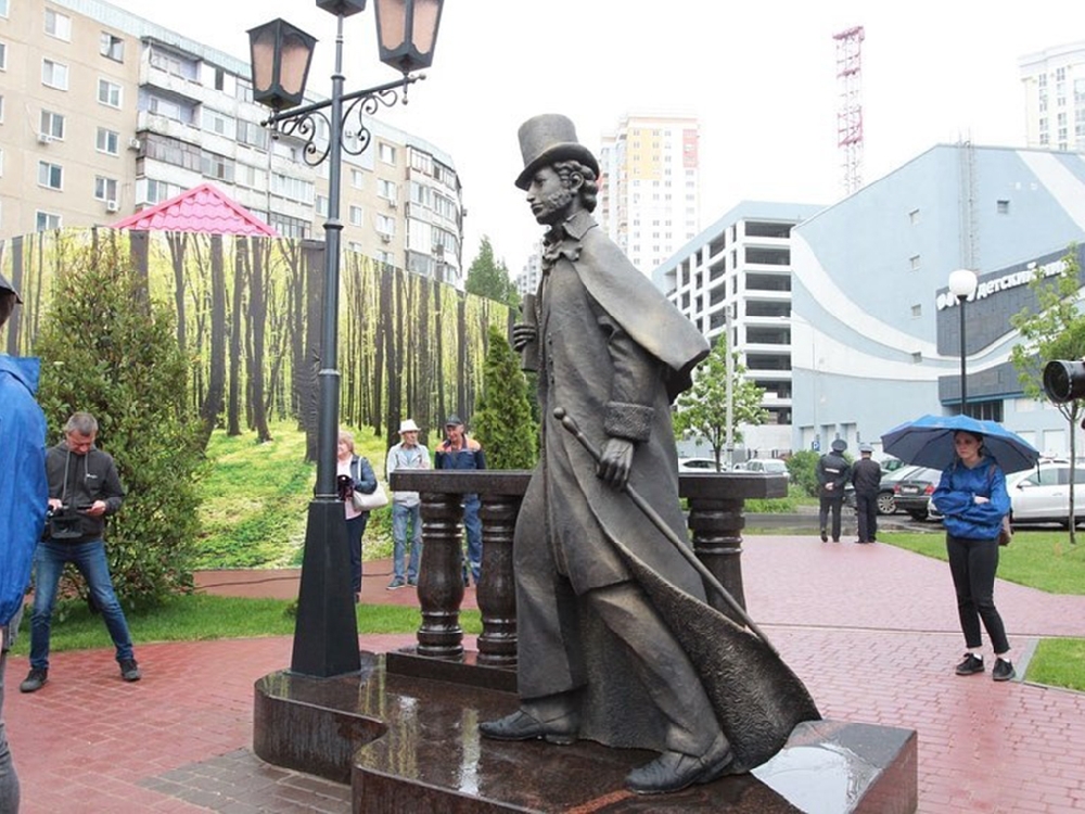 Памятник Пушкину г. Энгельс.